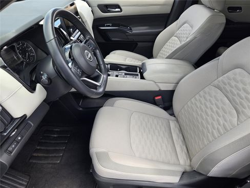 Used 2022 Nissan Pathfinder SV FWD image 11