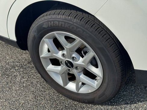 Certified 2025 Kia Soul LX w/ LX Technology Package FWD image 7