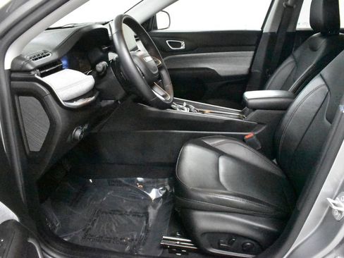 Used 2022 Jeep Compass Latitude w/ Sun and Sound Group image 12