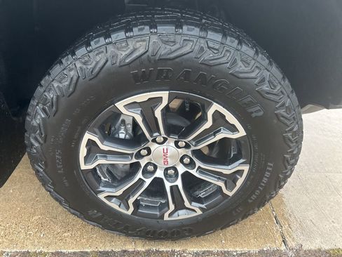 Used 2024 GMC Canyon AT4 w/ AT4 Premium Package image 35