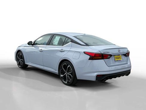 Used 2023 Nissan Altima 2.5 SR image 3