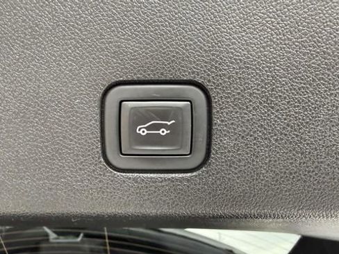 Used 2022 Cadillac XT6 Premium Luxury w/ Technology Package AWD/4WD image 29