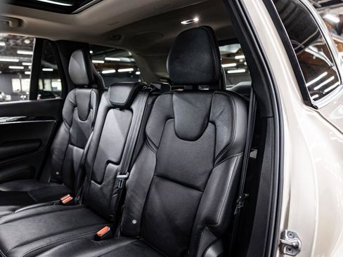 Used 2017 Volvo XC90 T6 Momentum w/ Momentum Plus Package image 11