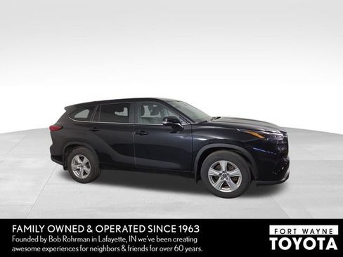 Used 2023 Toyota Highlander L AWD/4WD image 5