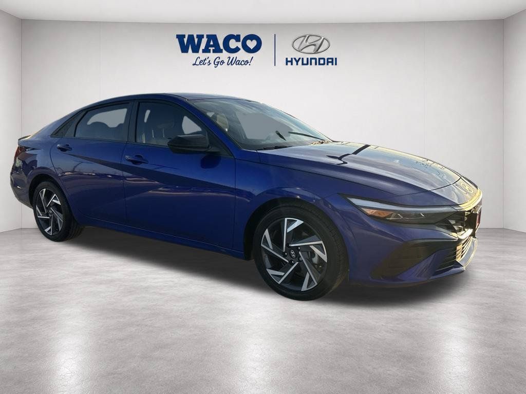 Used 2025 Hyundai Elantra Sport FWD image 9