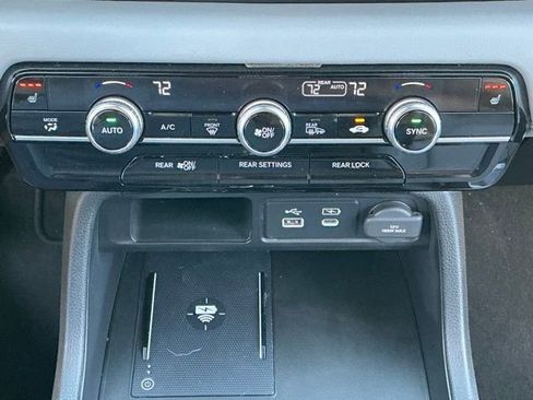 Used 2025 Honda Pilot Touring image 17