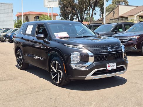 Used 2024 Mitsubishi Outlander SE AWD/4WD image 2