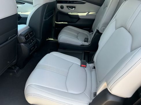 Used 2024 Honda Pilot EX-L image 12