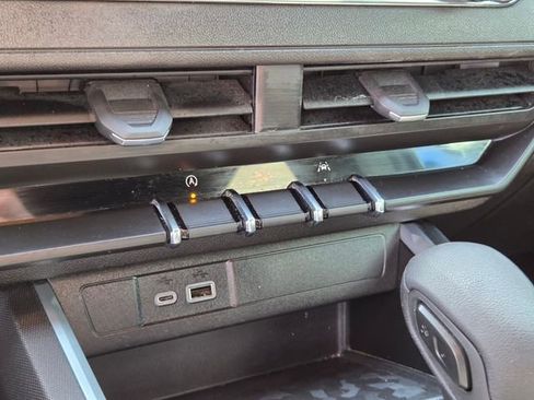 Certified 2024 Chevrolet Colorado Trail Boss w/ Technology Package image 22