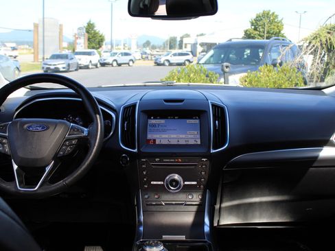 Used 2019 Ford Edge Titanium w/ Equipment Group 301A AWD/4WD image 21