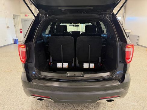 Used 2018 Ford Explorer XLT image 10