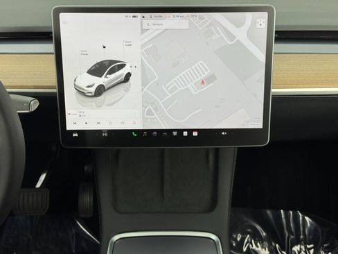 Used 2022 Tesla Model Y Long Range image 21