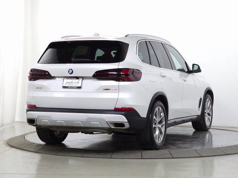 Used 2024 BMW X5 xDrive40i w/ Premium Package image 11