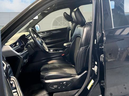 Used 2021 Jeep Grand Cherokee L Laredo image 11