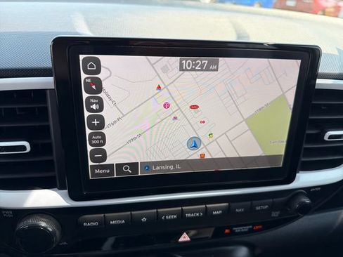 Used 2024 Hyundai Venue Limited FWD image 22