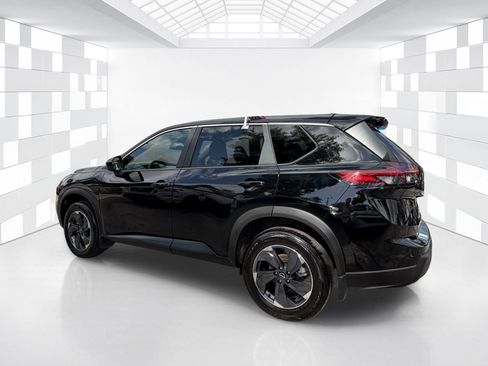 Certified 2026 Nissan Rogue SV FWD image 5