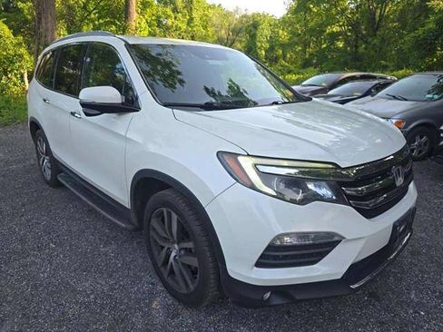 Used 2017 Honda Pilot Touring image 1