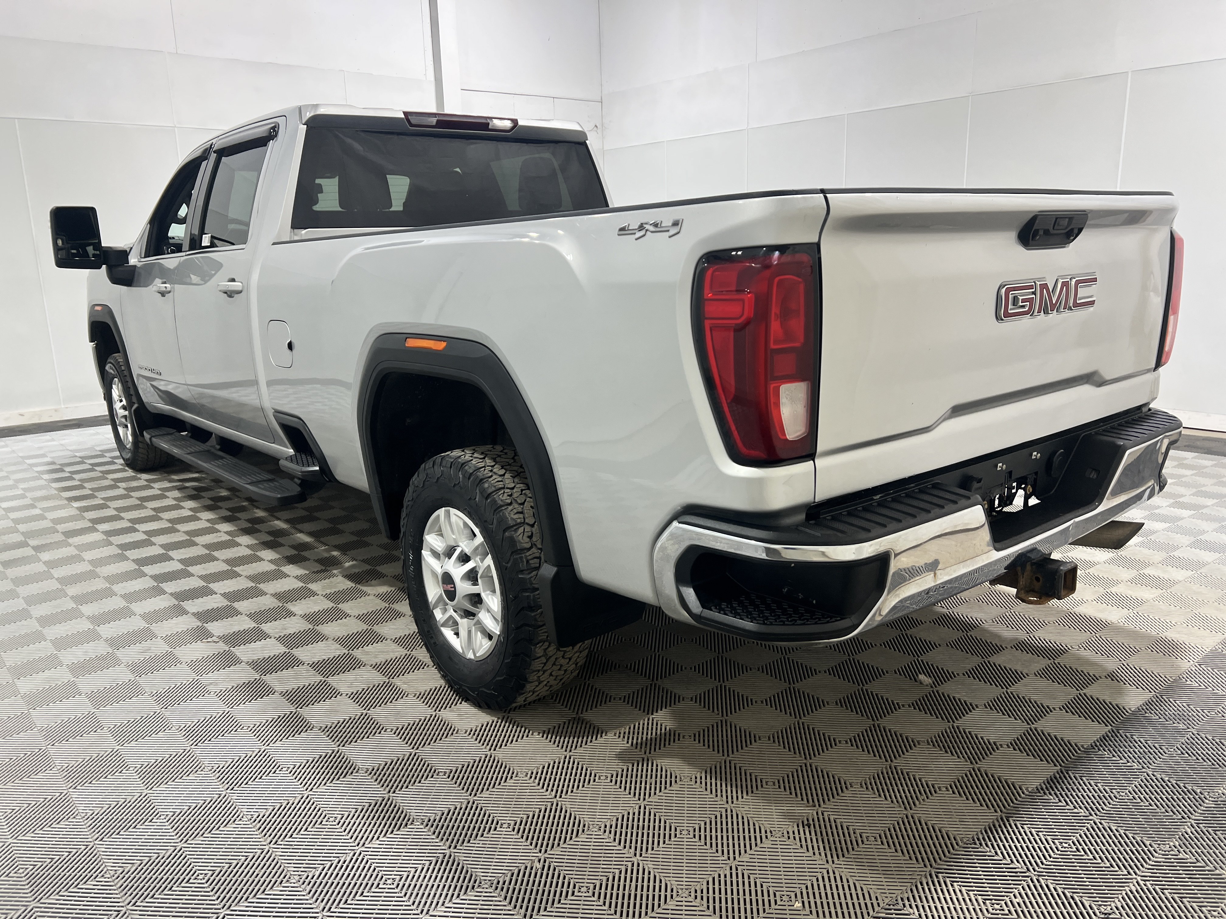 Used 2021 GMC Sierra 2500 SLE w/ SLE Convenience Package AWD/4WD image 2