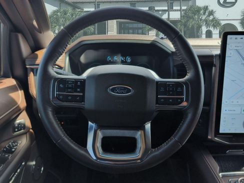 Used 2023 Ford Expedition Max King Ranch RWD image 13