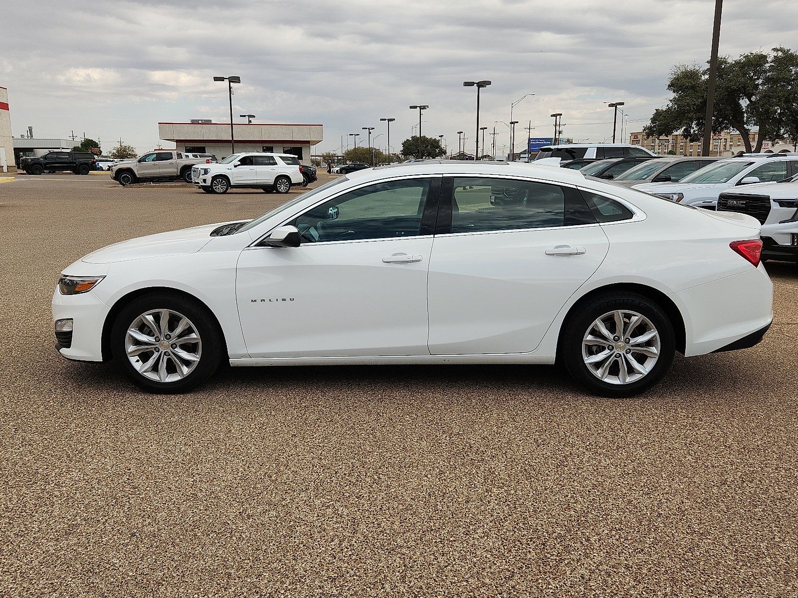 Used 2024 Chevrolet Malibu LT FWD image 2