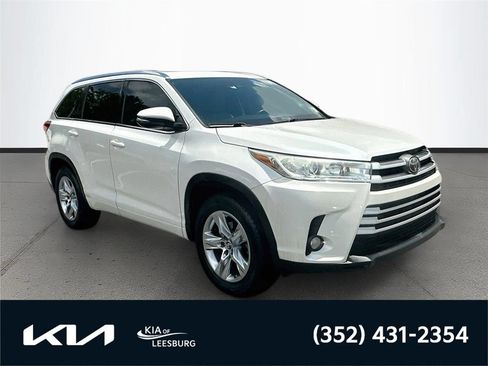 Used 2017 Toyota Highlander XLE FWD image 1