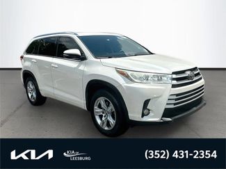Used 2017 Toyota Highlander XLE FWD video 1