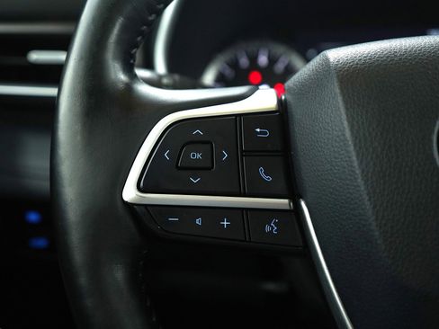 Used 2022 Toyota Highlander XLE AWD/4WD image 28
