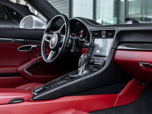 Certified 2018 Porsche 911 Carrera 4S AWD/4WD image 38