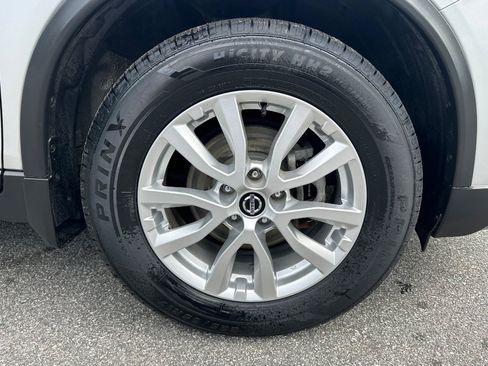 Used 2017 Nissan Rogue SV AWD/4WD image 40