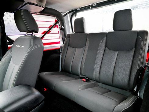 Used 2018 Jeep Wrangler Rubicon w/ Power Convenience Group image 17