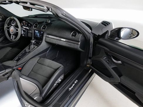 Certified 2025 Porsche 718 Boxster Spyder RS RWD image 16