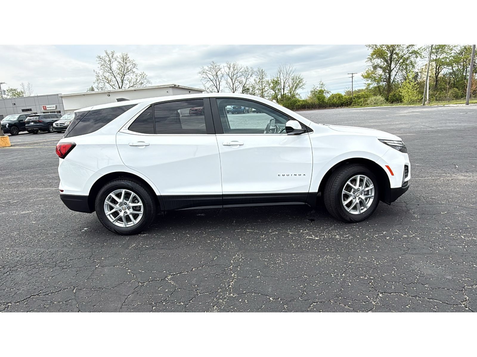 Used 2024 Chevrolet Equinox LT FWD image 10