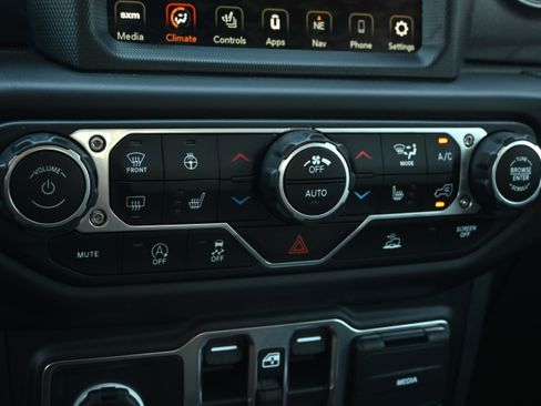 Used 2022 Jeep Gladiator Sport image 20