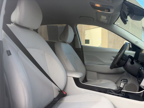 Used 2025 Hyundai Kona SEL FWD image 28