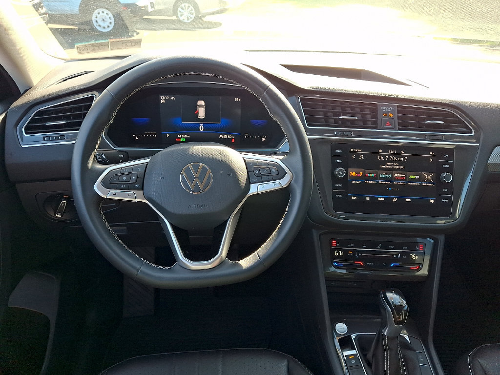 Used 2023 Volkswagen Tiguan SE AWD/4WD image 2