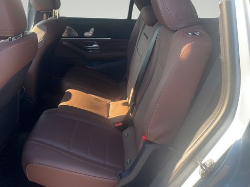 Used 2025 Mercedes-Benz GLS 450 4MATIC image 17