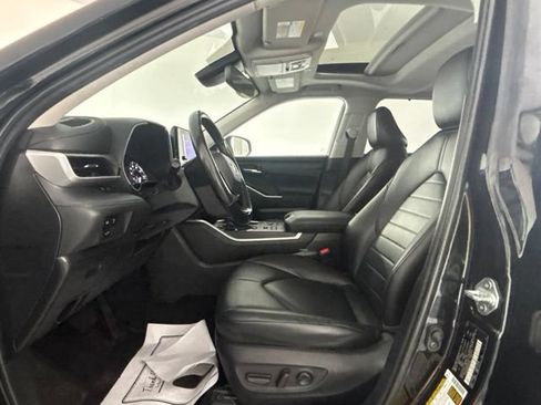 Used 2023 Toyota Highlander XLE AWD/4WD image 2