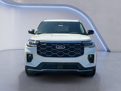 New 2026 Ford Explorer Platinum image 8