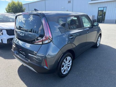 Used 2025 Kia Soul LX FWD image 4