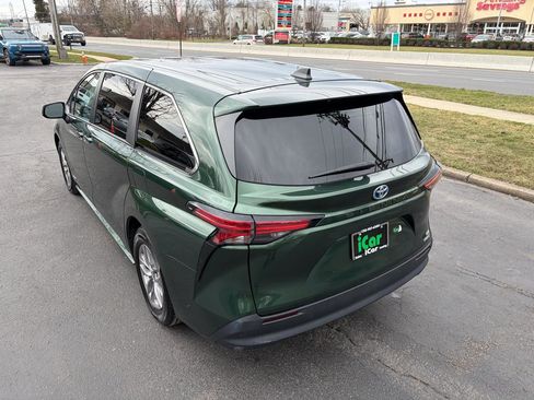 Used 2021 Toyota Sienna LE image 11
