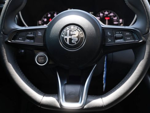 Used 2020 Alfa Romeo Giulia AWD w/ Cold Weather Package image 17