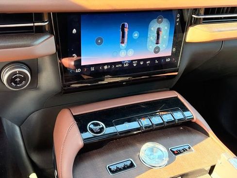 Used 2025 Lincoln Navigator L Reserve AWD/4WD image 20