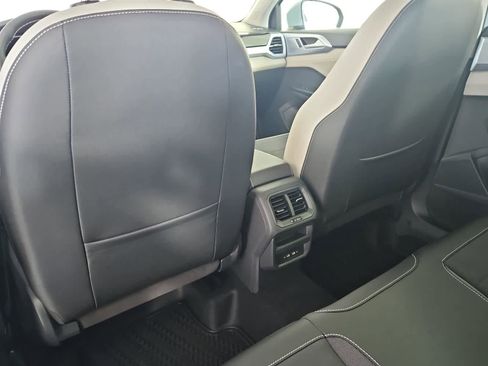 New 2026 Volkswagen Taos SE AWD/4WD image 18