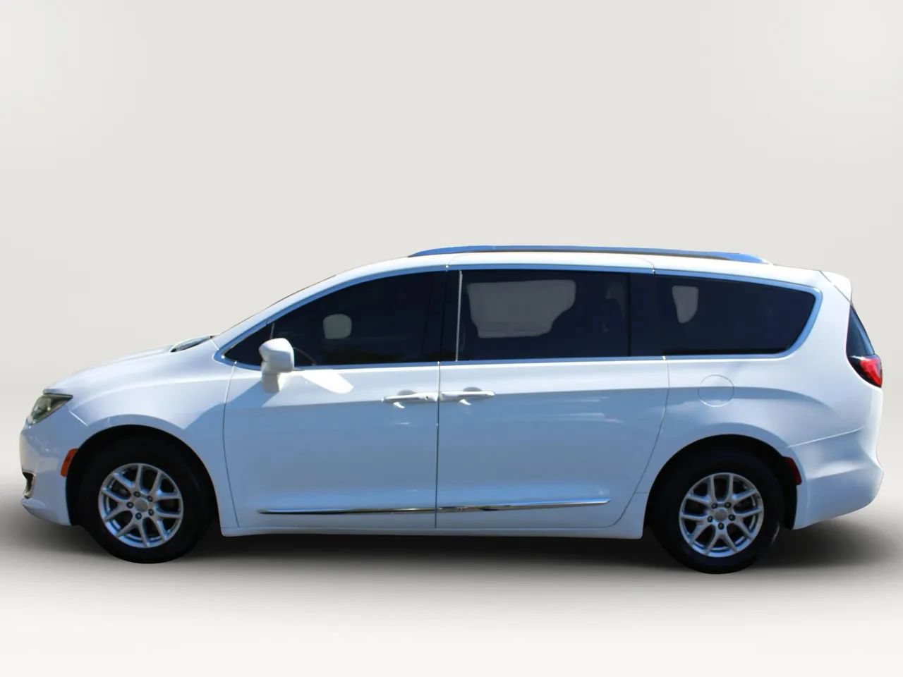 Used 2020 Chrysler Pacifica Touring-L FWD image 5