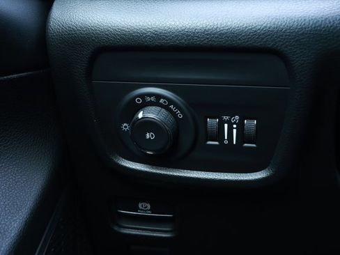 Used 2024 Jeep Grand Cherokee L Limited w/ Luxury Tech Group II image 15