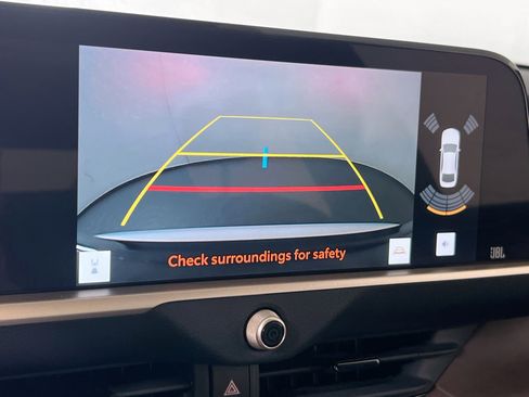 Used 2023 Toyota Crown Limited image 12