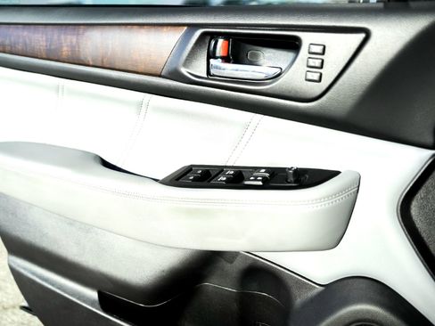 Used 2019 Subaru Outback 3.6R Limited image 22