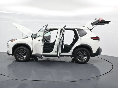 Used 2023 Nissan Rogue S FWD image 40