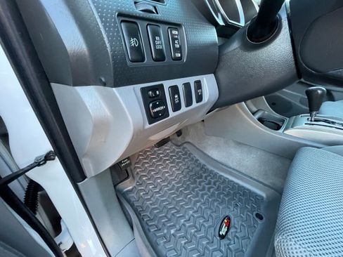 Used 2009 Toyota Tacoma PreRunner image 17