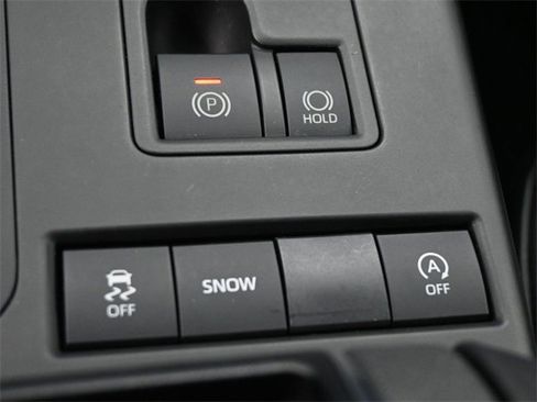 Used 2020 Toyota Highlander XLE image 16